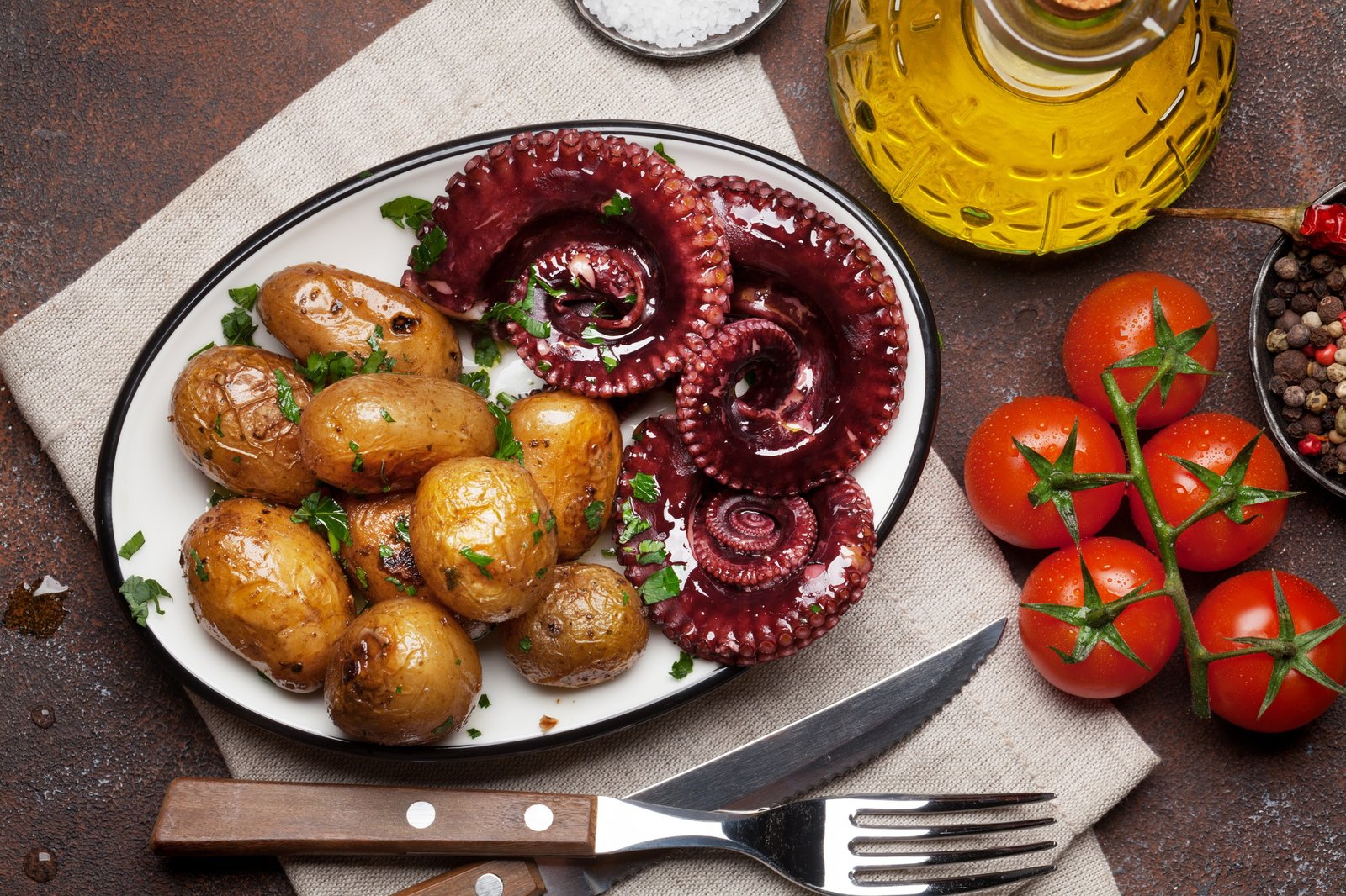 Grilled octopus with small potatoes